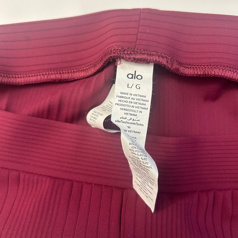 ALO Yoga Women Ribbed Bottoms - Berry